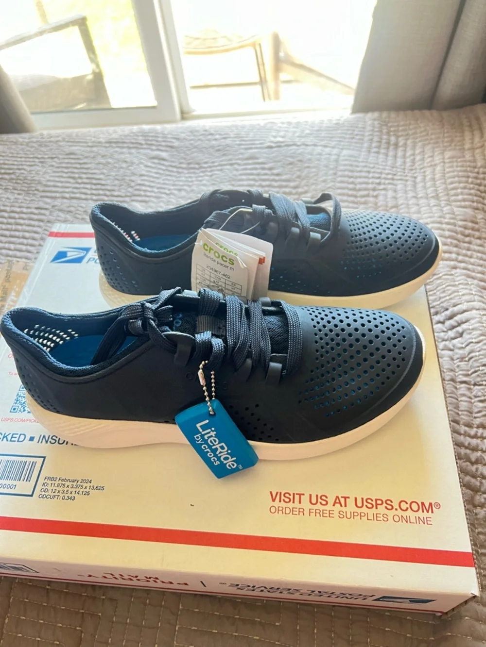 Crocs LiteRide Pacer Sneakers Men Size 7 Navy/ White Relaxed Fit NWT
